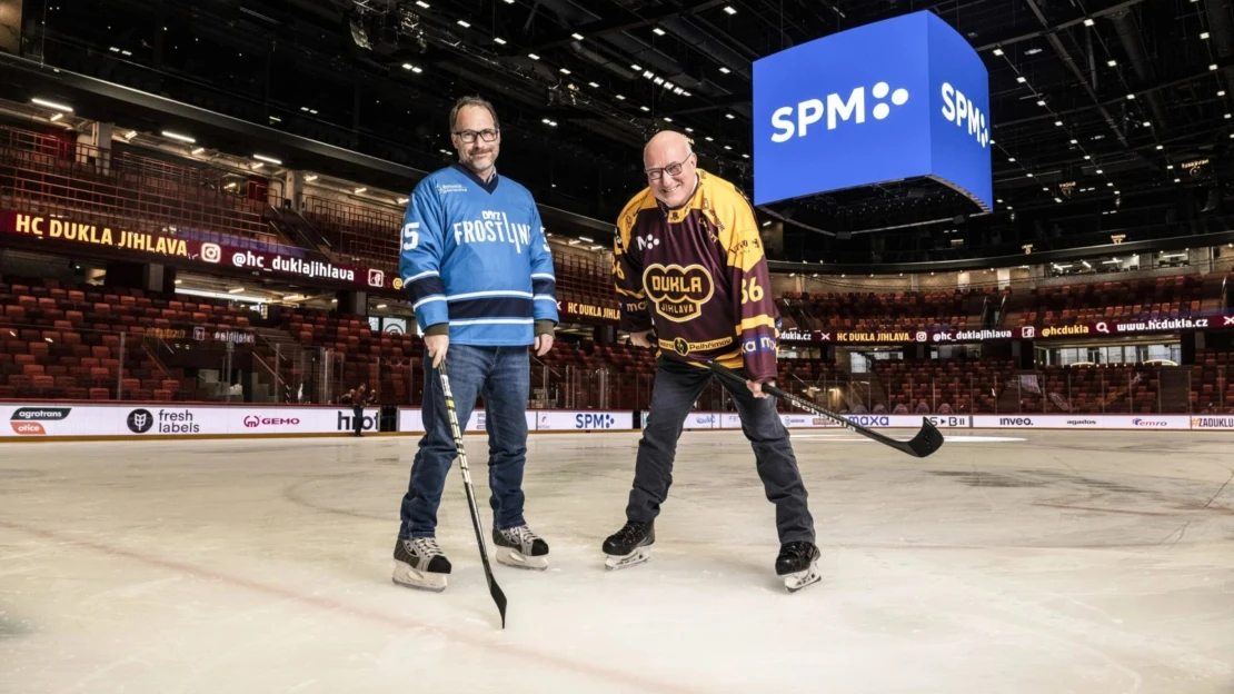 Na ledě s&nbsp;miliardáři. Bruslíme s novými majiteli Dukly novou jihlavskou arénou
