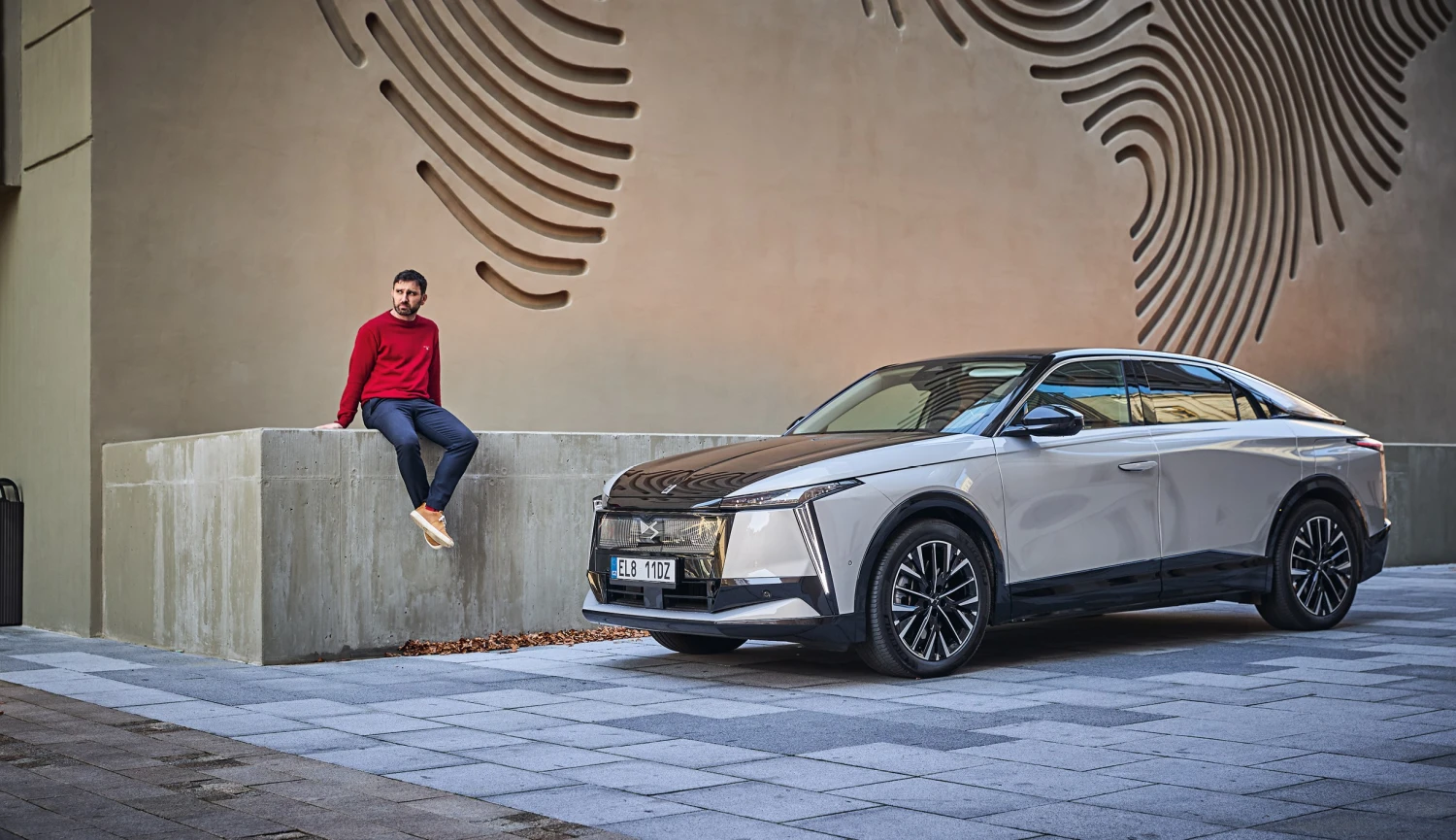 Když je DS N°8 dobré pro prezidenta Francie, je dobré i pro tebe!