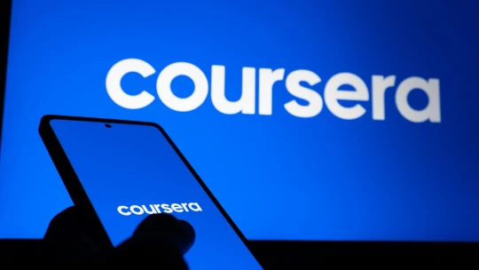 Vzdělávací platformy Coursera a&nbsp;Udemy se spojují. Fúze má hodnotu 2,5 miliardy dolarů
