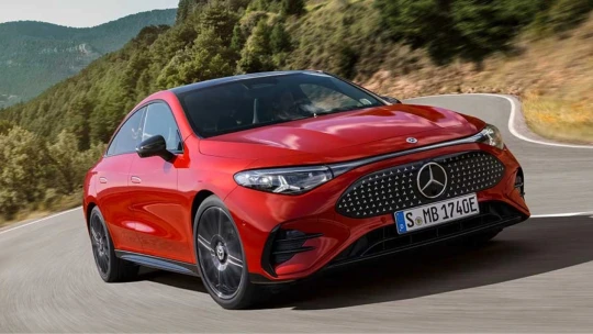 Nejslabší zisk od začátku pandemie. Mercedesu loni klesl téměř o&nbsp;polovinu