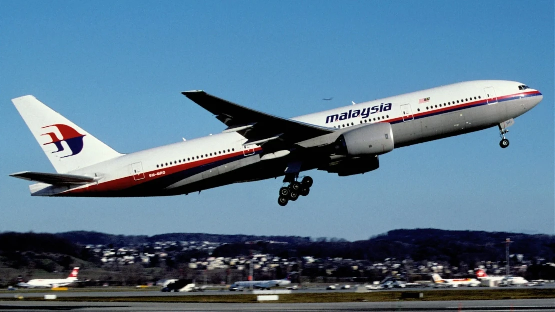 Soud i obnovené hledání. Let MH370 vychází i jedenáct let po zmizení na miliardy