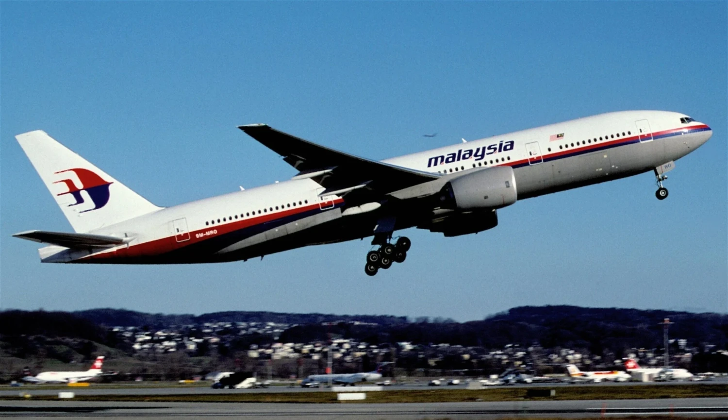 Soud i obnovené hledání. Let MH370 vychází i jedenáct let po zmizení na miliardy