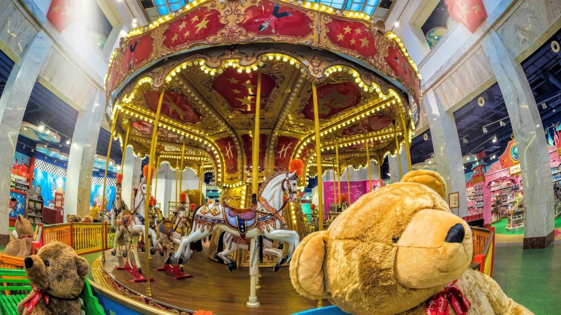 Bývalé Hamleys definitivně končí. Obří hračkářství v&nbsp;centru Prahy nahradí obchod s&nbsp;oblečením