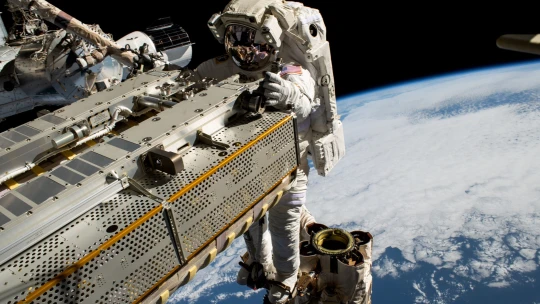 Po osmi měsících na ISS jsou zpět. Čtveřice astronautů přistála s&nbsp;modulem SpaceX