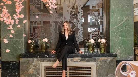 V Praze probíhá cenová válka, říká Slovenka, která řídí slavný hotel Alcron