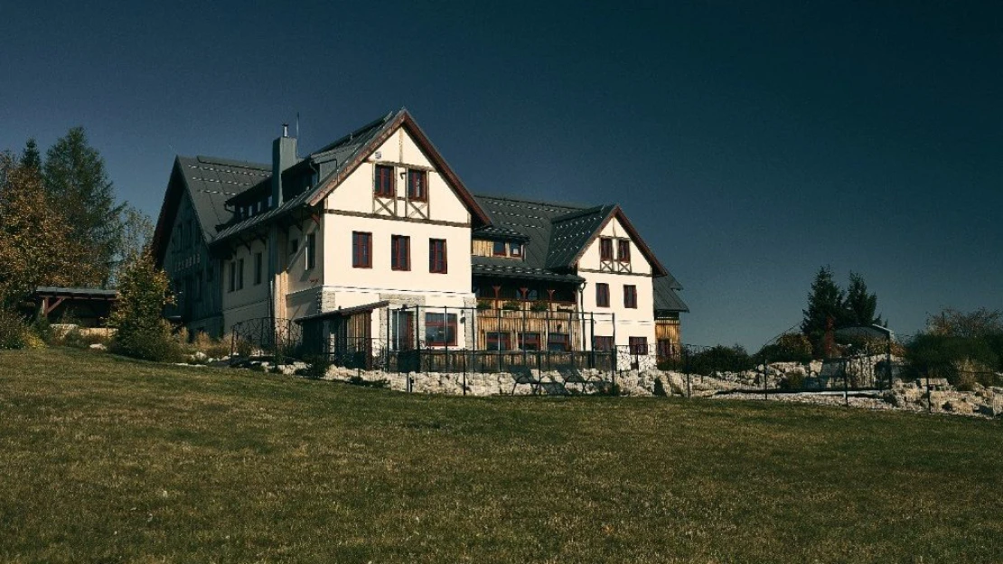 Prezidentská už není jediná. Dalibor Dědek koupil v&nbsp;Jizerkách další chatu