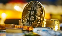 Je těžba bitcoinu zlatý důl? Zapomeňte, AI a klesající profitabilita mění pravidla hry