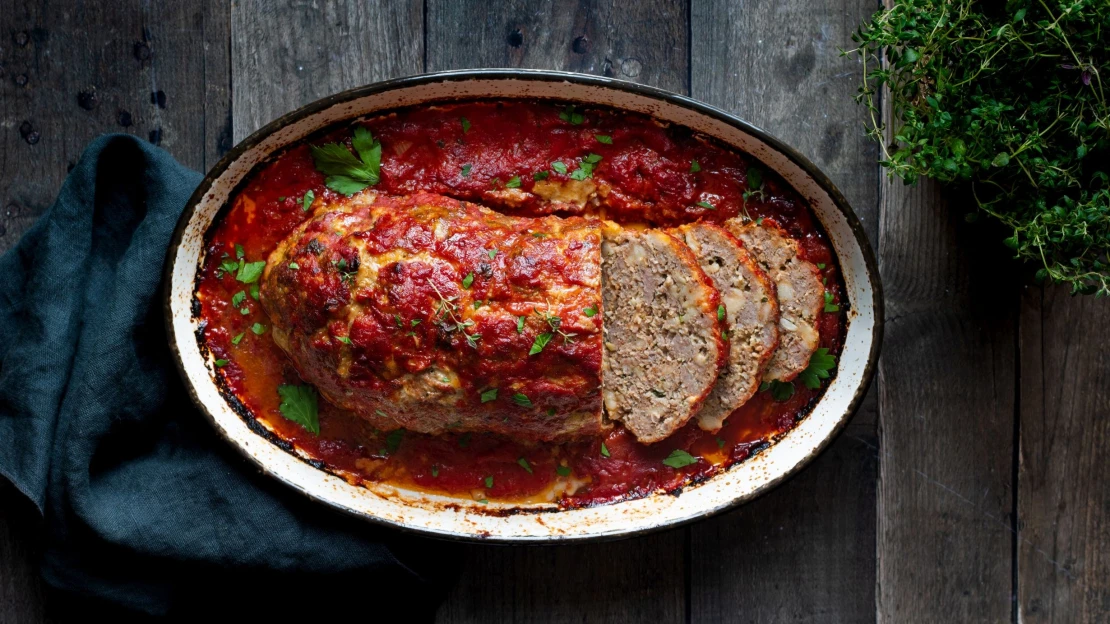 Sekaná po italsku. Nechybí parmezán, bylinky ani rajčatová omáčka