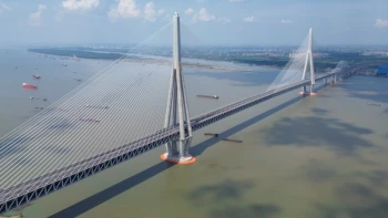 Megaprojekty Západu a Číny. Umíme jít pod zem i do oblak, s rozlohou to je horší