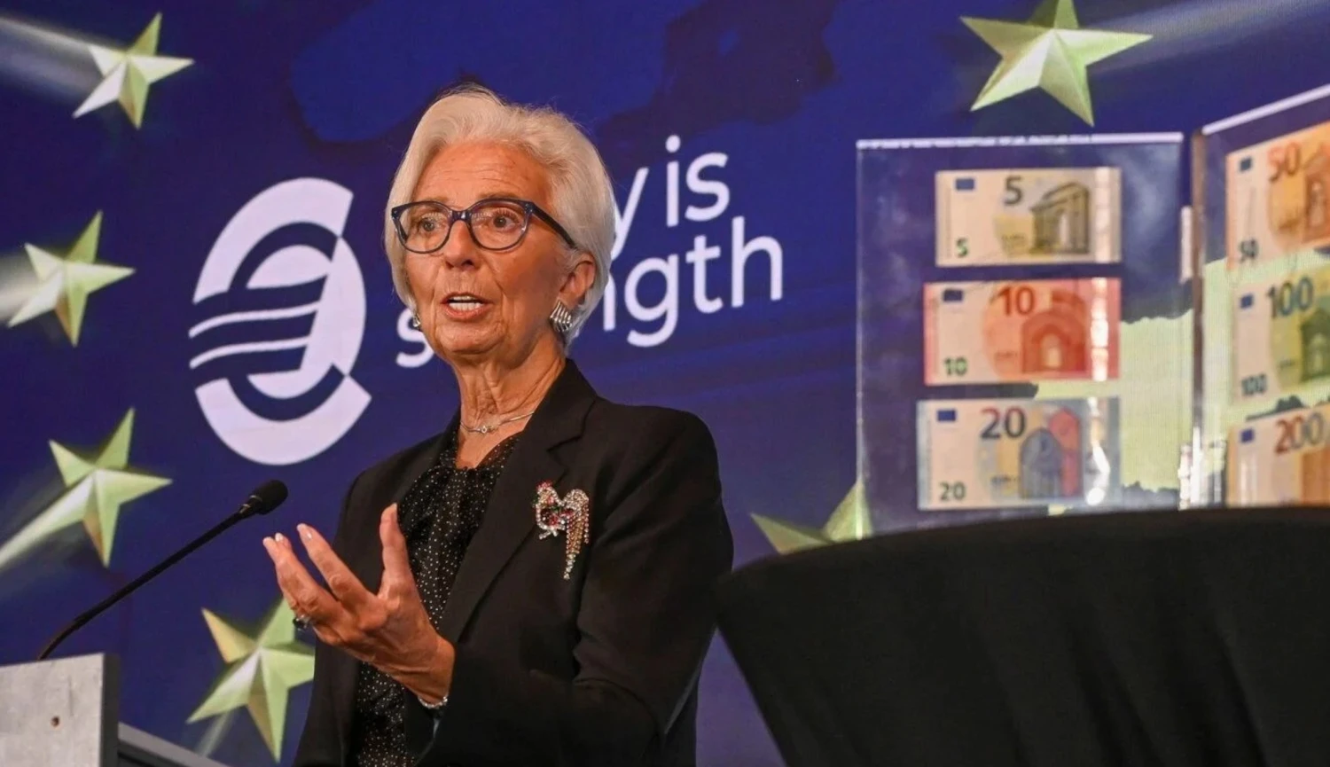 Šéfka Evropské centrální banky předčasně odstupuje. Chce, aby nástupce stihl vybírat Macron