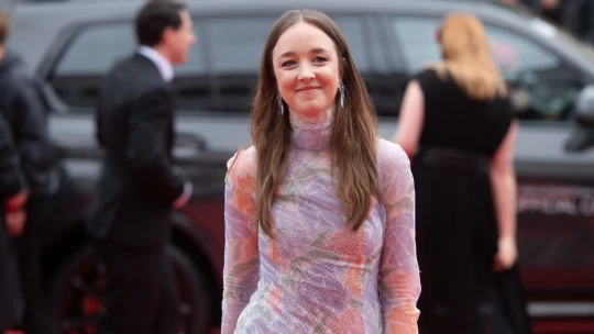 Ančovičky, hedvábný šátek a&nbsp;spousta kamenů. Poznejte Denisu Barešovou Out Of Office