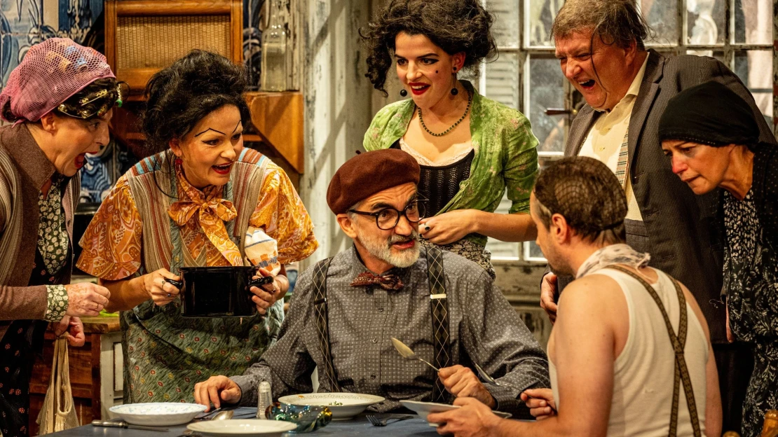 Vyprodává hlediště i&nbsp;kina. Proč je Dejvické divadlo takový fenomén?