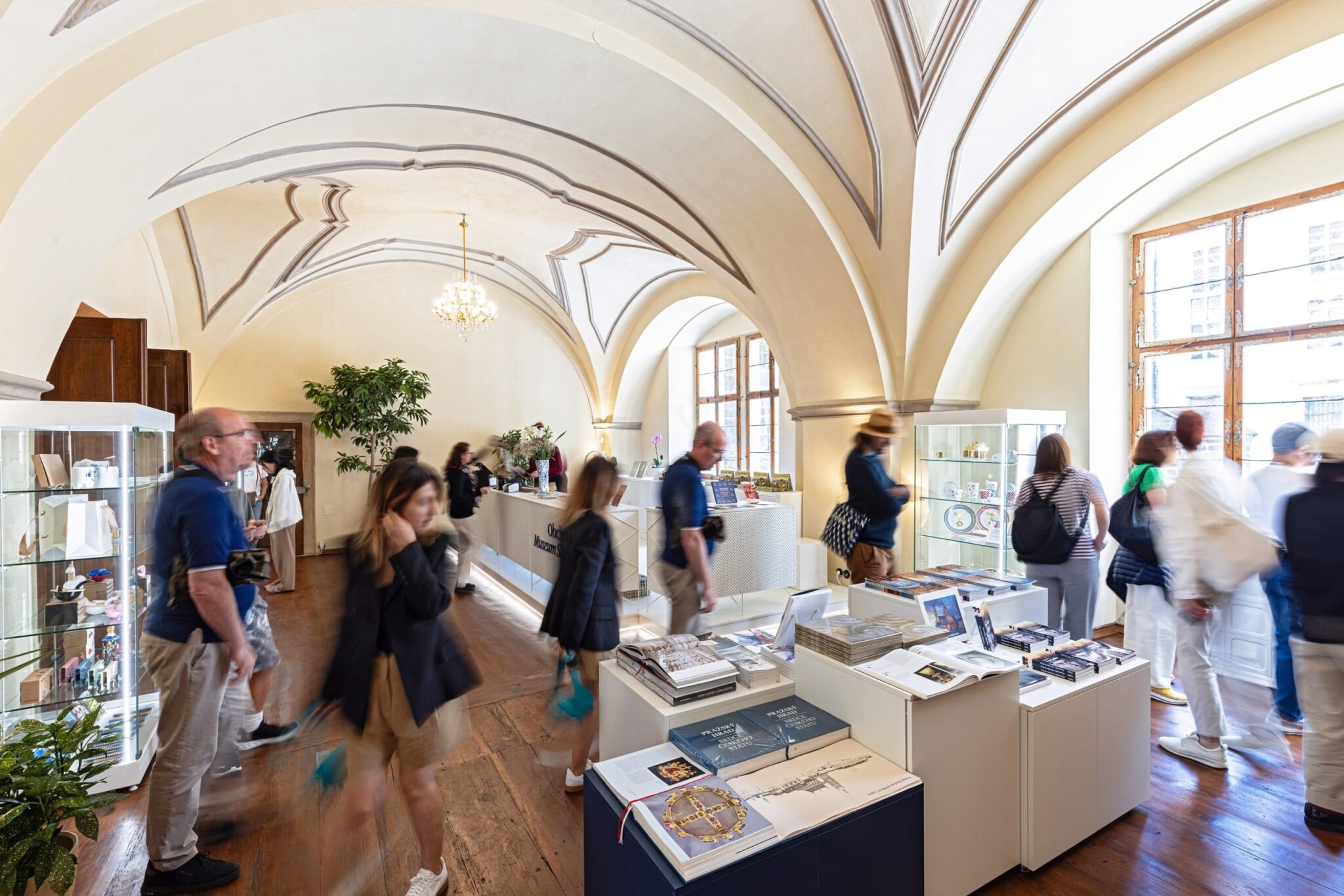 Pražský hrad investuje do designu. Otevřel obchod se suvenýry, chystá i vlastní merch