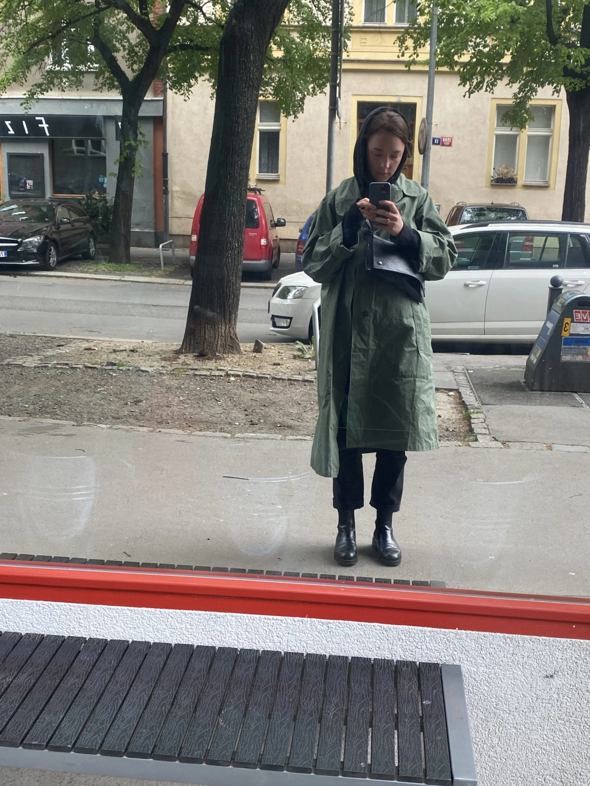 Ančovičky, hedvábný šátek a spousta kamenů. Poznejte Denisu Barešovou Out Of Office