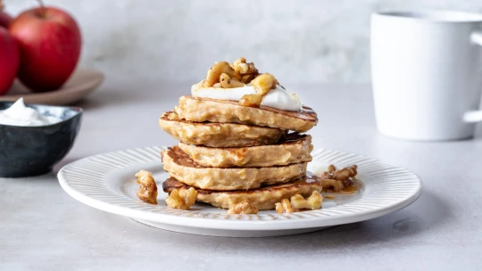 Vláčné díky jablkům, nadýchané i bez droždí. Posnídejte úžasné lívance