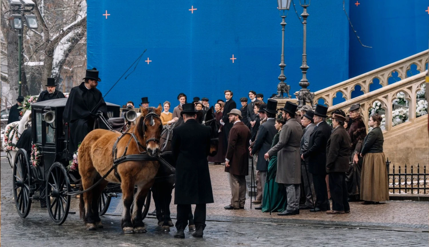 Praha se stala dobovým New Yorkem. Za co Netflix utrácí v&nbsp;Česku stamiliony?