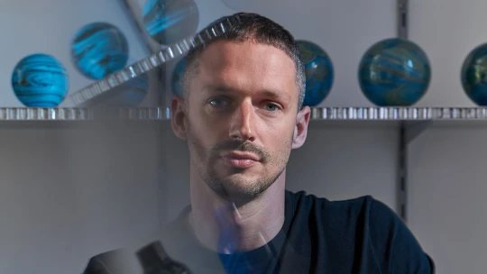 Lukáš Novák se osvobozuje od skla. Chystá výstavu v&nbsp;Praze i&nbsp;sochu na Tchaj-wan