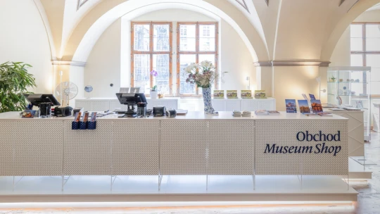 Pražský hrad investuje do designu. Otevřel obchod se suvenýry, chystá i&nbsp;vlastní merch