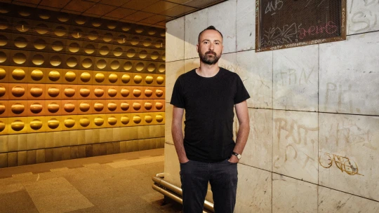 Perspektiva revizora, pornoherečky i meteorologa. Kniha ukazuje Prahu, jak ji neznáte