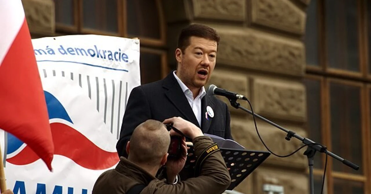 Řešením drahých energií by bylo zajištění surovin znovu i z Ruska, tvrdí Okamura