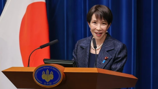 Volební vítězství premiérky Takaiči vystřelilo japonské akcie na rekord. Tamní měna naopak ztrácí