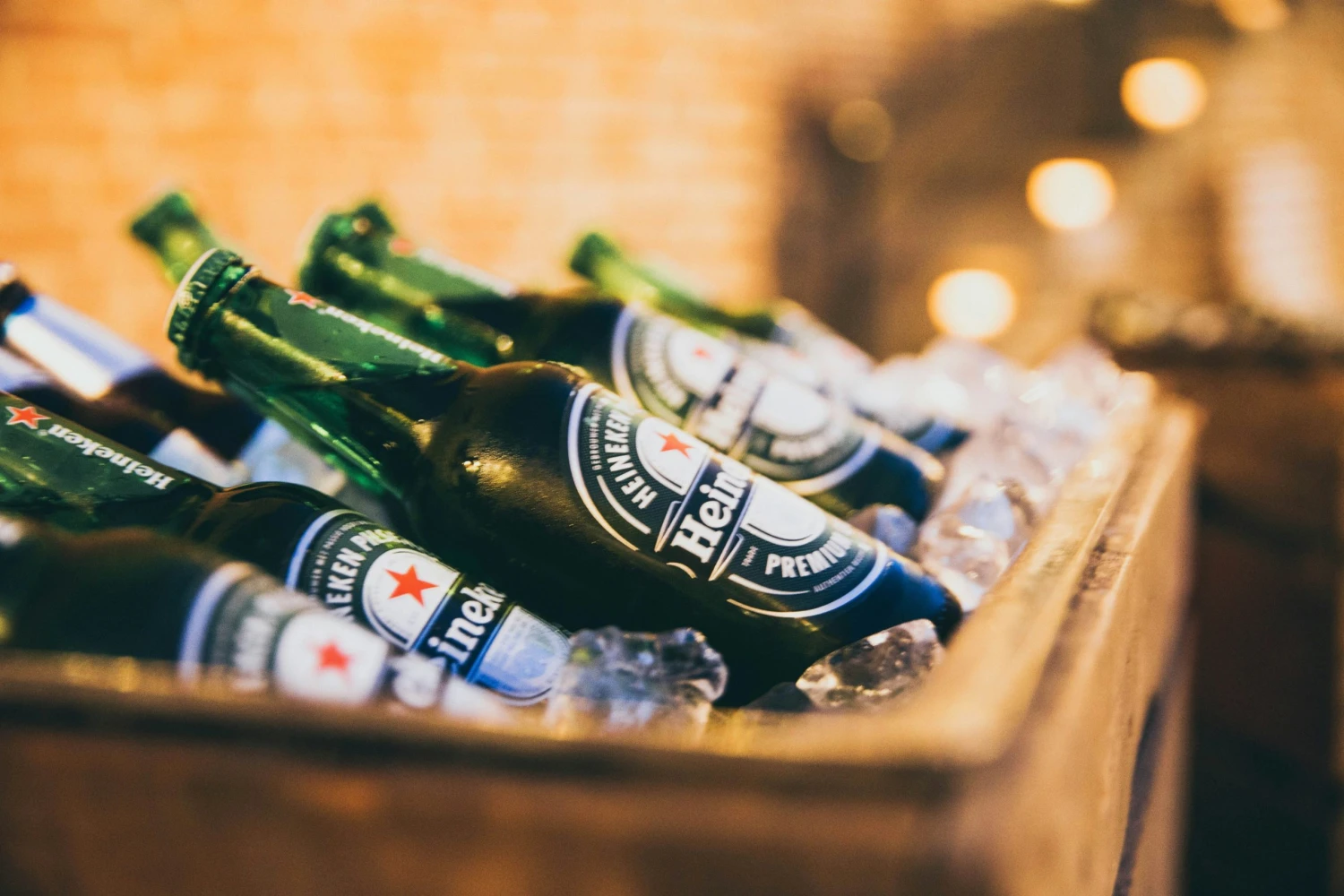 Pokles poptávky po alkoholu. Heineken do dvou let propustí až šest tisíc lidí