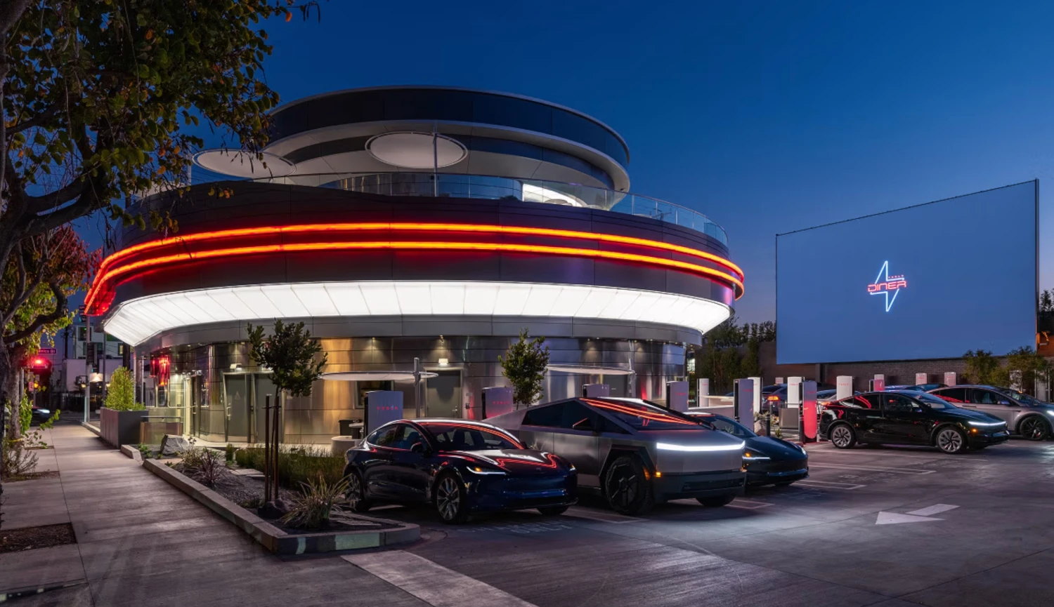 Vzdal to šéfkuchař i hosté. Restaurace Tesla Diner Elona Muska se po půl roce zajedla