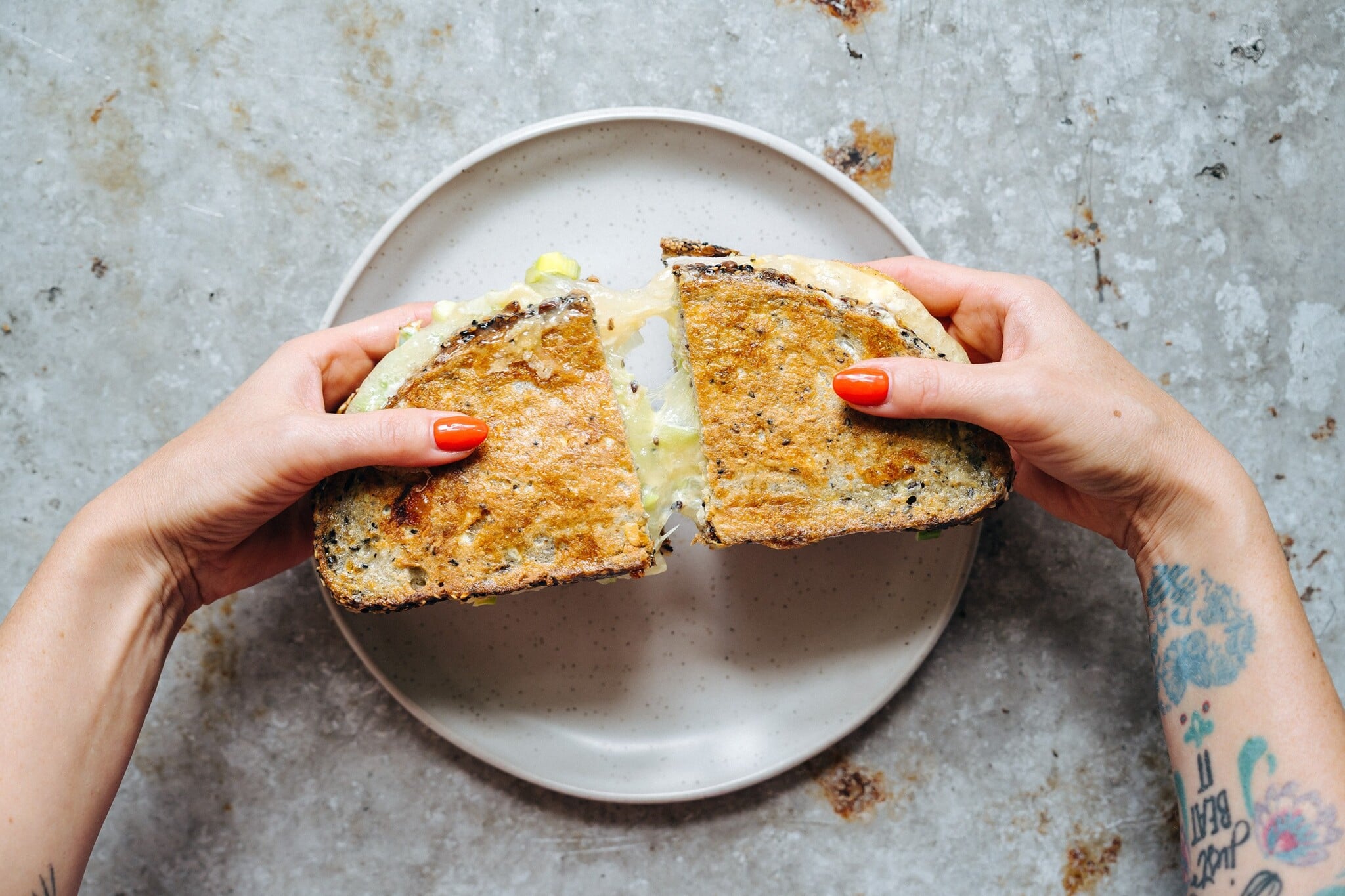 Grilled cheese bez výčitek. Tvarůžky, vejce a pořádná dávka bílkovin