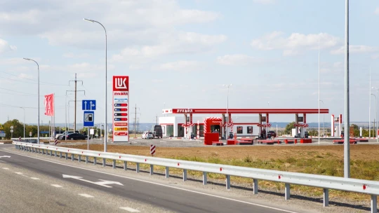 Ruský Lukoil prodal mezinárodní aktiva americké Carlyle kvůli Ukrajině