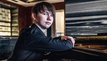 Adameus. Nejmladší člen výběru 30 pod 30 letí za kariérou klavírního virtuosa