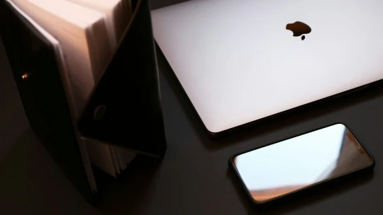 Analytici letos čekají další růst cen počítačů a&nbsp;mobilů. Důvodem je rozmach umělé inteligence