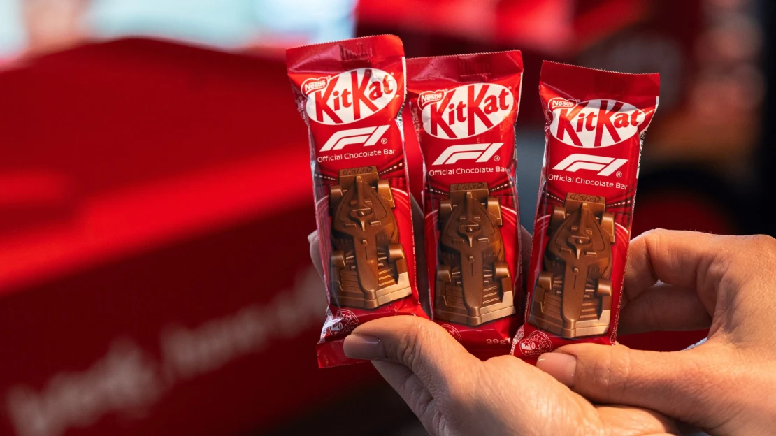 Pauza v&nbsp;rychlosti 300 kilometrů za hodinu. KitKat se stává partnerem Formule&nbsp;1
