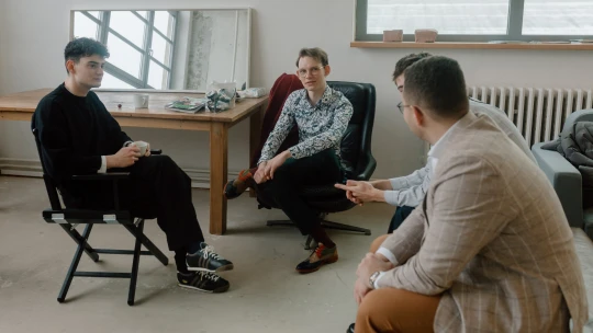 Oxfordky i smysluplná práce. Kdy cítí 30 pod 30 největší sebevědomí?