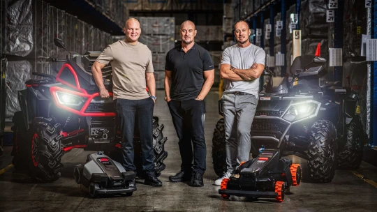 Plyn na podlaze. Čtyřkolková velmoc bratří Hříchů vyrostla za rok o&nbsp;další miliardu