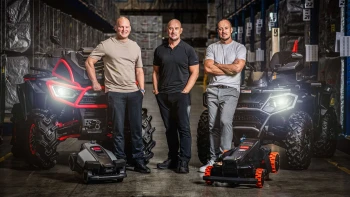 Plyn na podlaze. Čtyřkolková velmoc bratří Hříchů vyrostla za rok o&nbsp;další miliardu