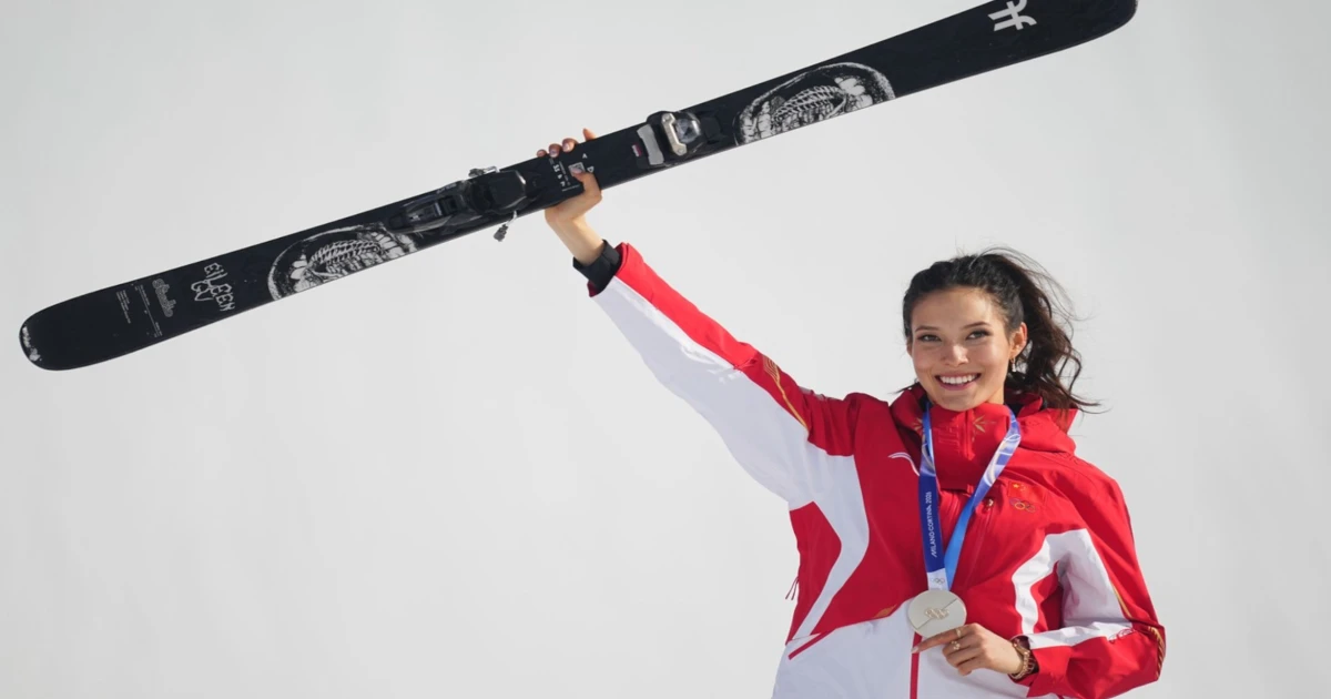 Hvězda bez hranic. Jak ze sebe olympijská lyžařka Eileen Gu udělala globální značku