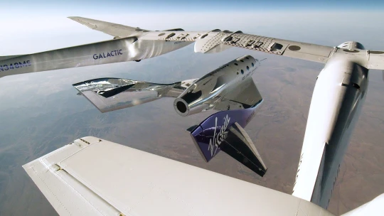 Blíž k&nbsp;vesmíru než k&nbsp;zisku. Proč Virgin Galactic s&nbsp;turisty do kosmu stále nelétá