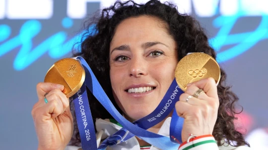 Téměř přišla o nohu, teď má dvě zlata. Kdo je tygřice na lyžích Federica Brignone?