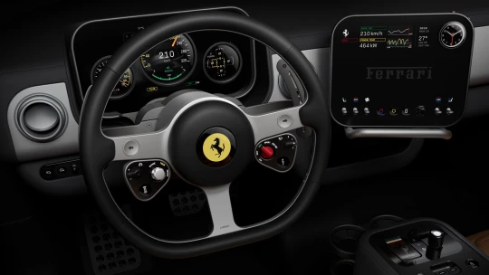 Tohle je interiér elektrického Ferrari. Stojí za ním muž, který navrhl iPhone