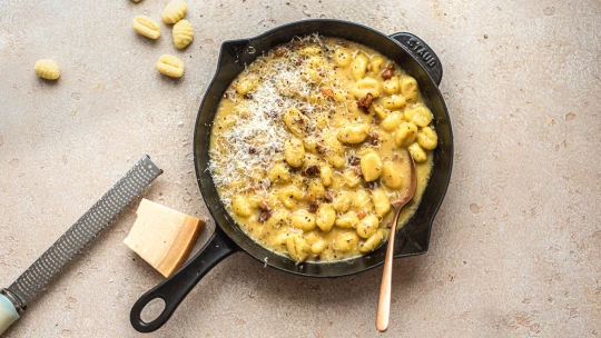 Gnocchi carbonara. Dvě italské jistoty na jednom talíři