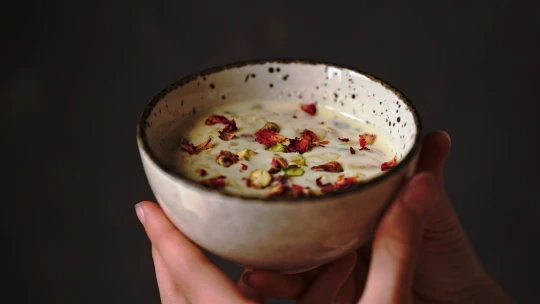 Vař, míchej, zamiluj se. Indický mléčný dezert Basundi