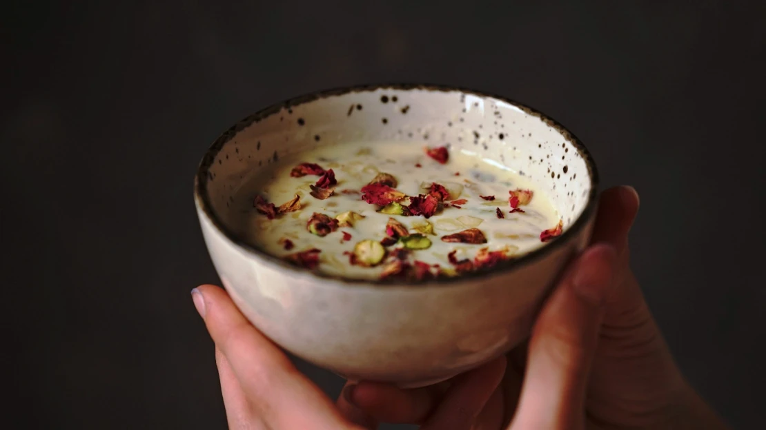 Vař, míchej, zamiluj se. Indický mléčný dezert Basundi