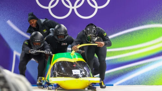 Z vrtulníku do ledového koryta. Jak to bylo doopravdy s&nbsp;Kokosy na sněhu?