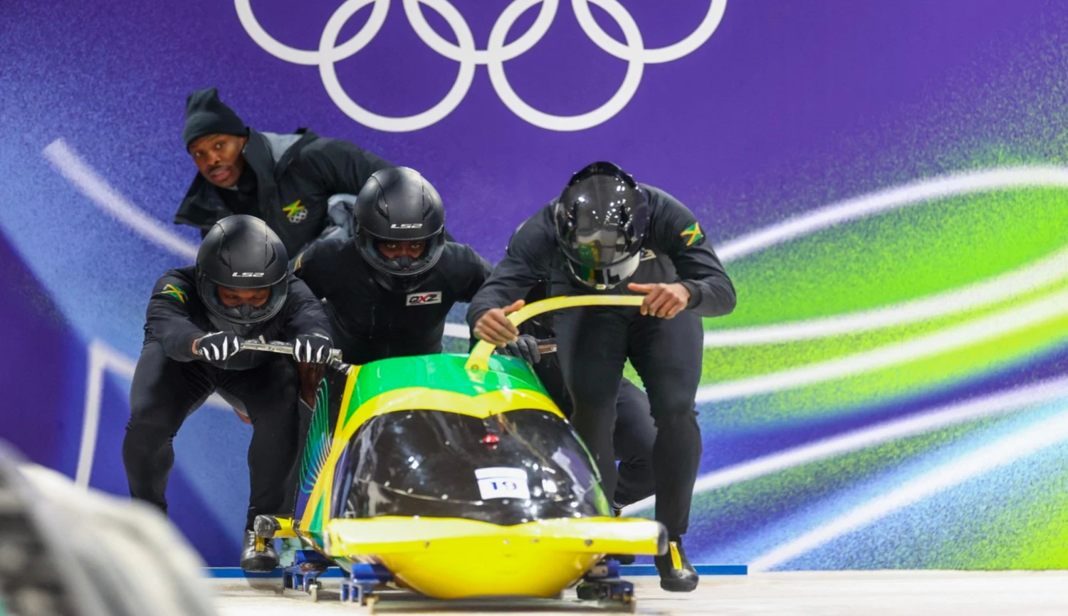 Z vrtulníku do ledového koryta. Jak to bylo doopravdy s Kokosy na sněhu?