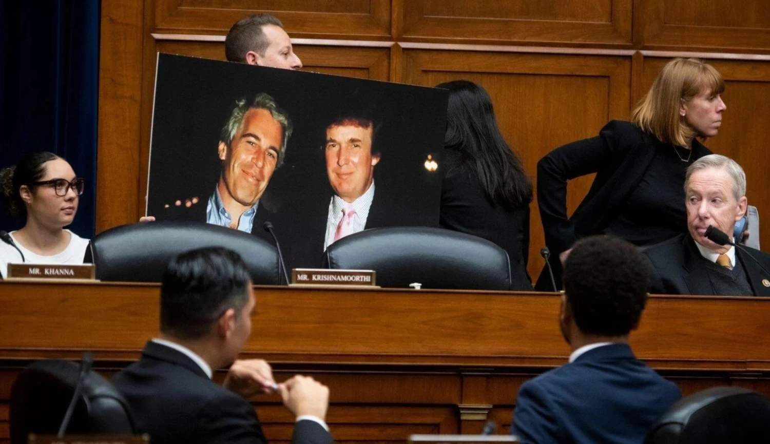 Kšeftování s&nbsp;delikventem se nevyplatilo. Tyto firmy pykají kvůli Epsteinovi