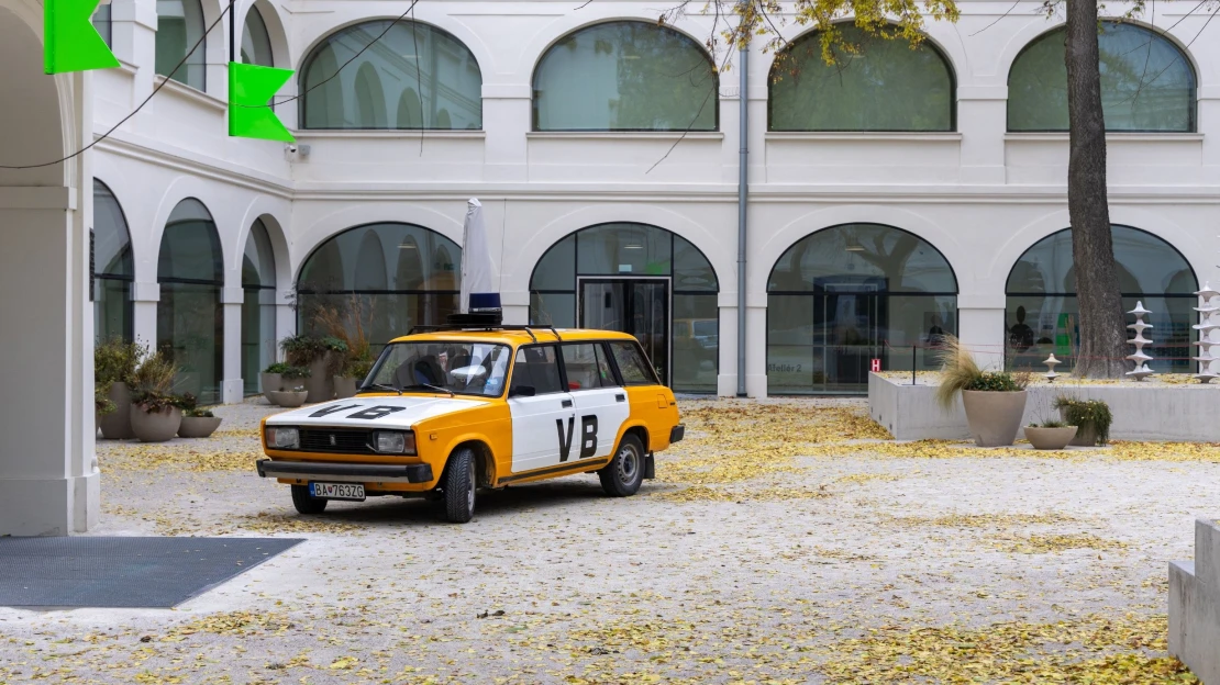 Uměním za svobodu. Výstava v GHMP mapuje kořeny krize na slovenské kulturní scéně