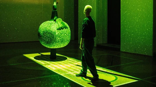 První sólo pro Jana Černého. Jeho výstava ukazuje módu jinak a vezme vám dech