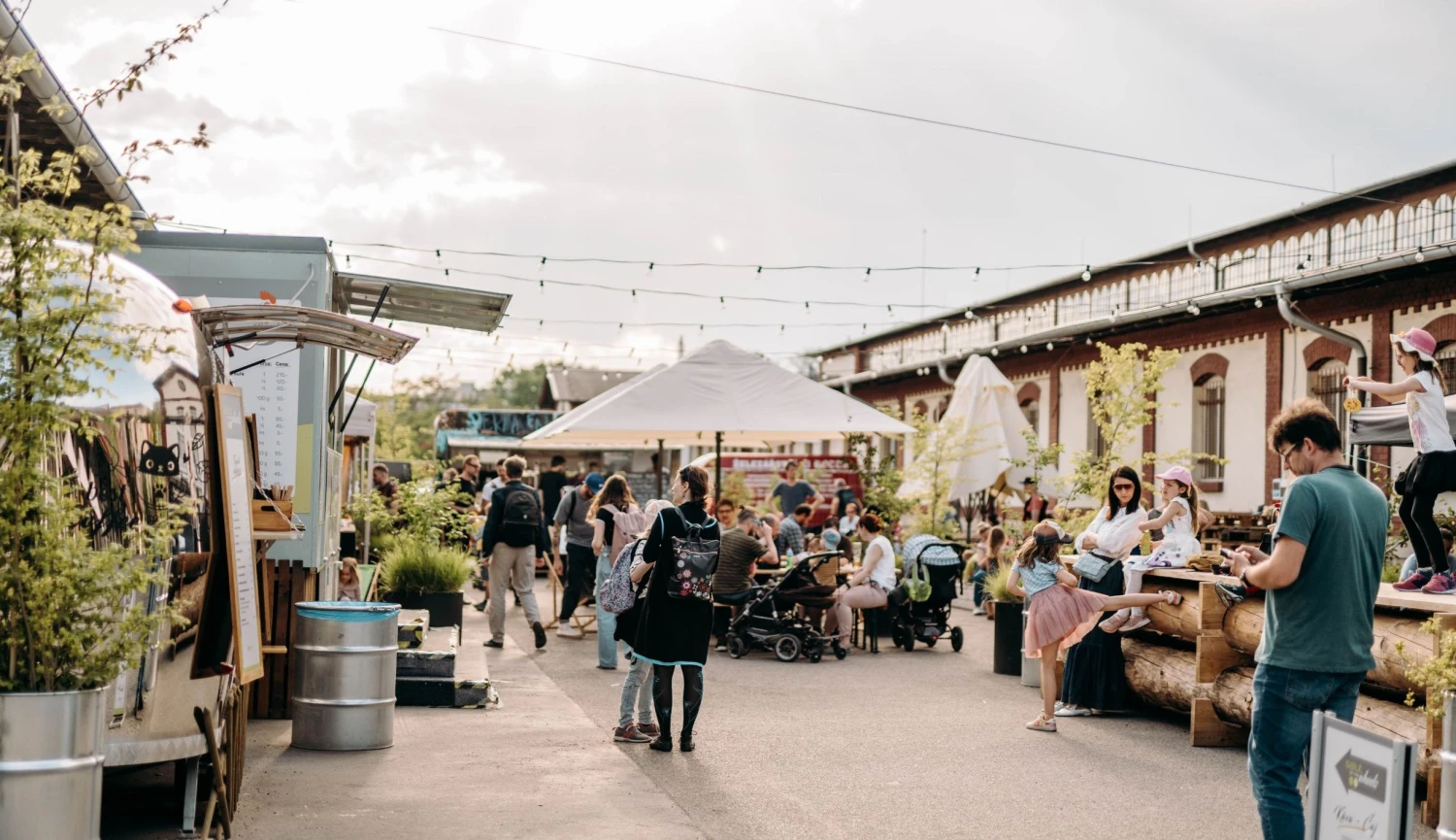 Z bývalých jatek je gastro hit. Proč vyrazit za jídlem do Holešovické tržnice?