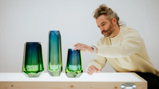 Sázka na polární záři. Jan Plecháč poodhalil, jak omlazuje slavný Moser