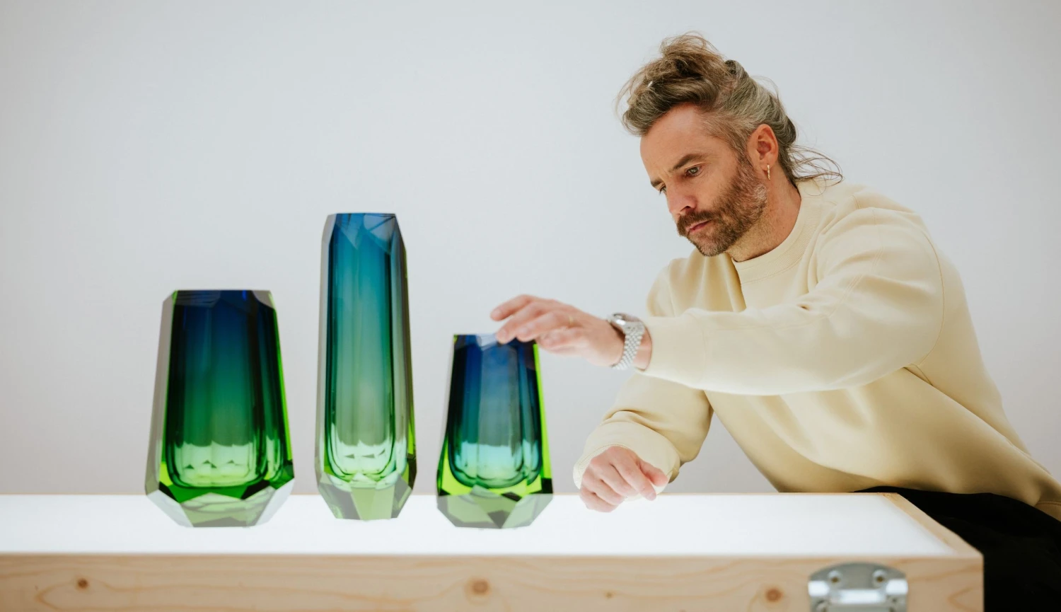 Sázka na polární záři. Jan Plecháč poodhalil, jak omlazuje slavný Moser